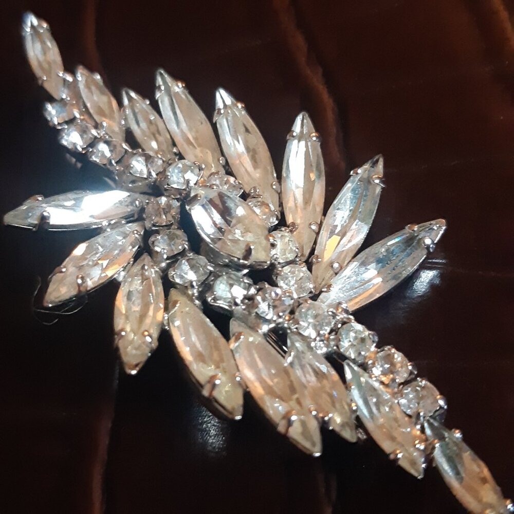 Vintage Clear Rhinestone Brooch Silver Tone Setting - Picture 5 of 8